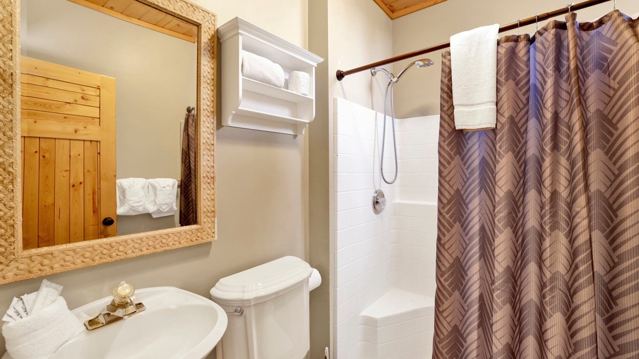 Photo of Bathroom in Upper Moonridge
