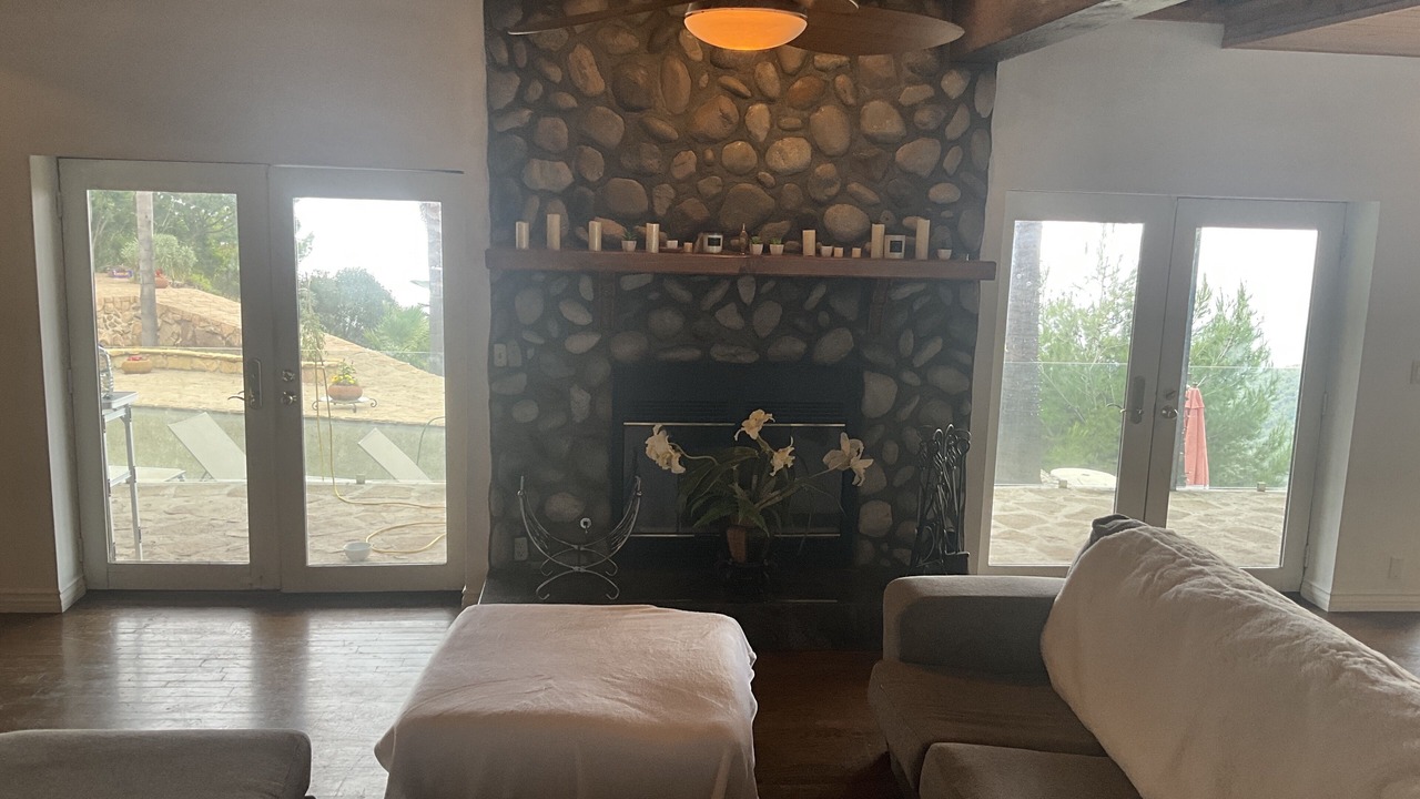 Photo of Livingroom in Calabasas