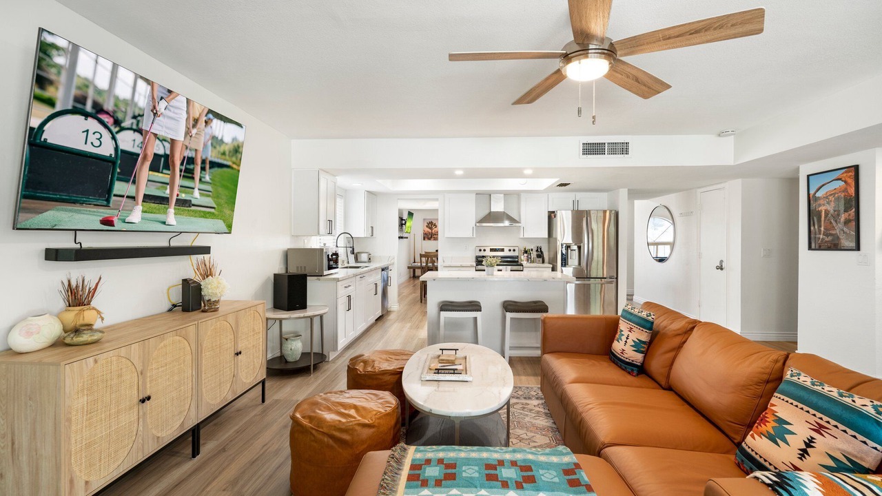Photo of Livingroom in Desert Foothills Estates