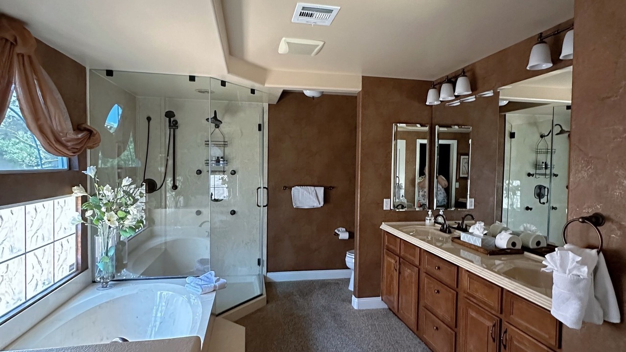 Photo of Bathroom in Enterprise