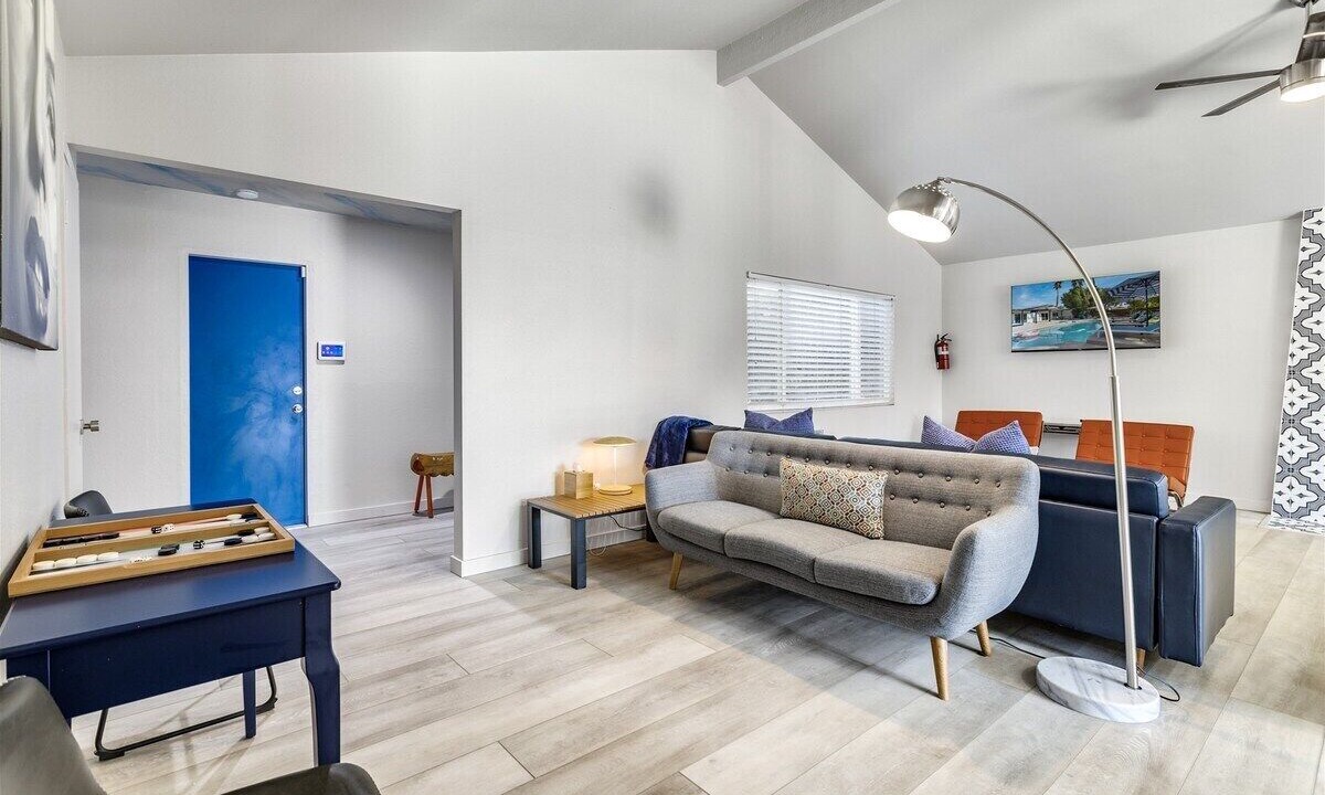 Photo of Livingroom in Racquet Club Estates