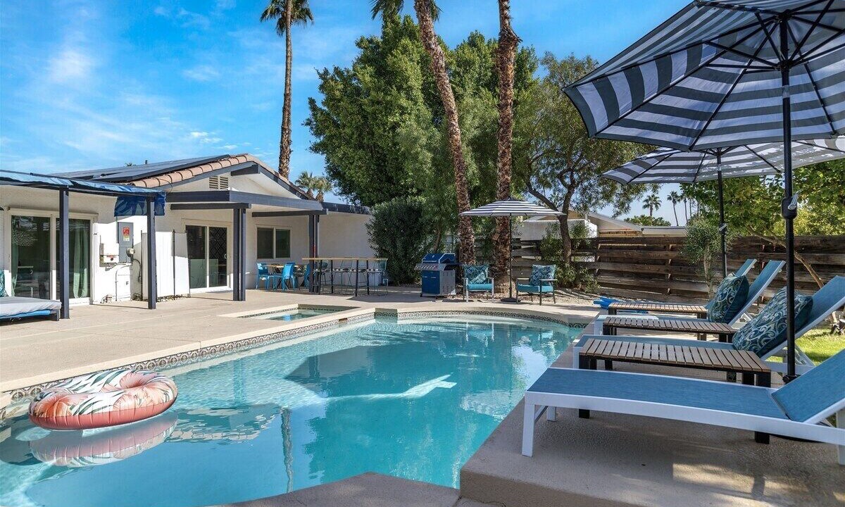 Photo of Outdoor in Racquet Club Estates