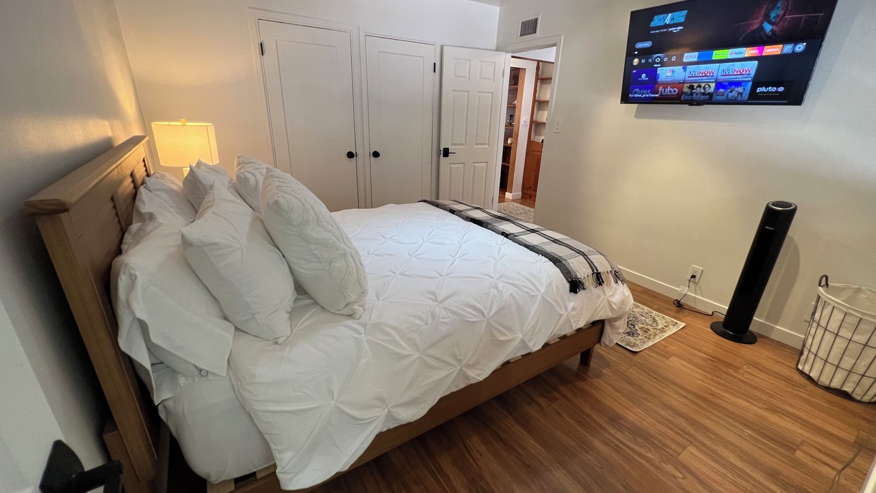 Photo of Bedroom in Woodland Hills