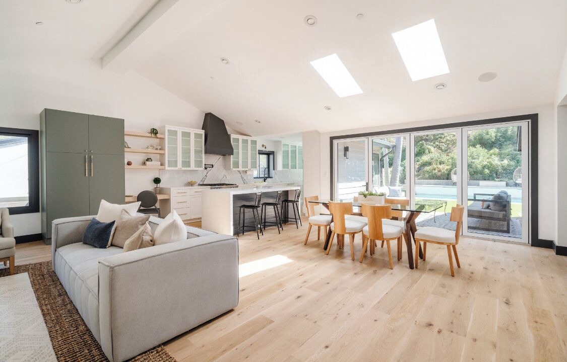 Photo of Livingroom in Beverly Glen