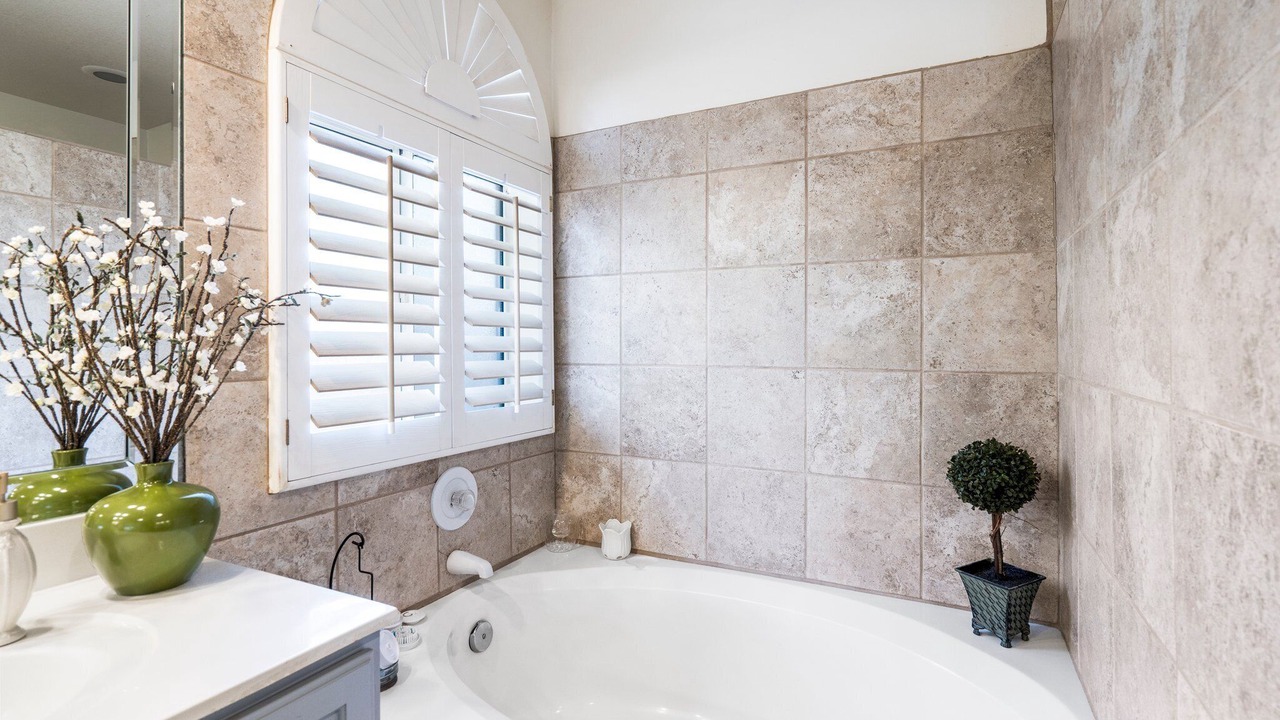 Photo of Bathroom in Hamilton Garden Lakes