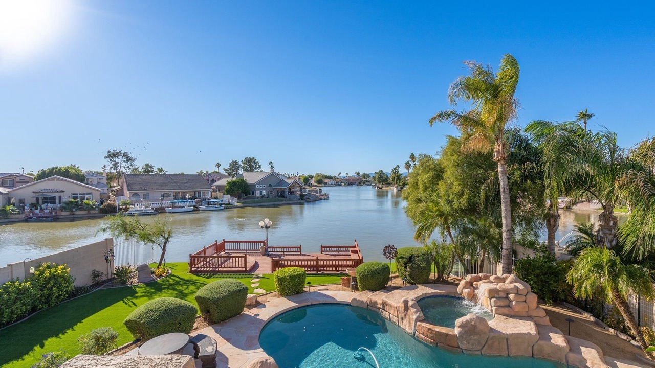 Photo of Outdoor in Hamilton Garden Lakes