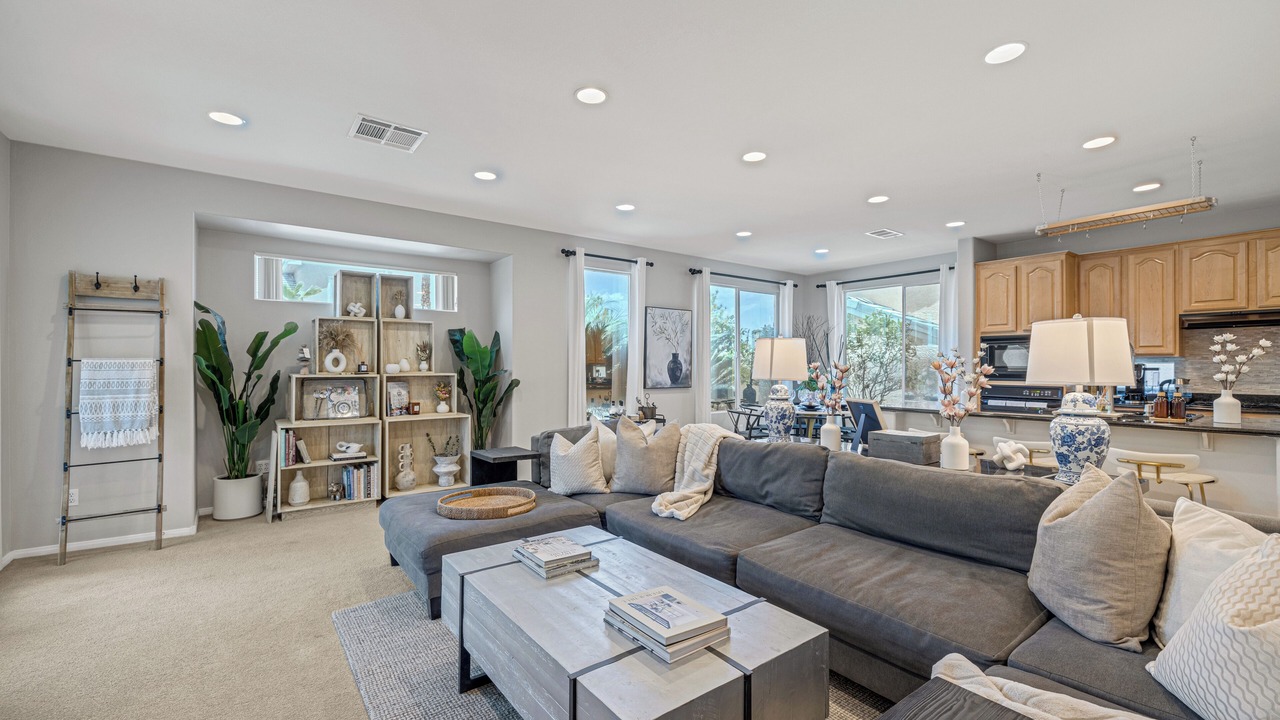 Photo of Livingroom in Spring Valley