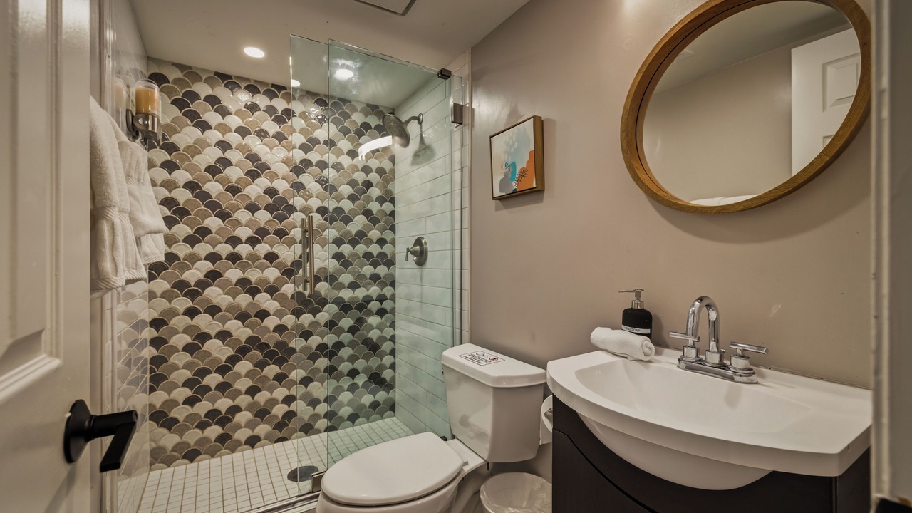 Photo of Bathroom in Canyon Gate Master