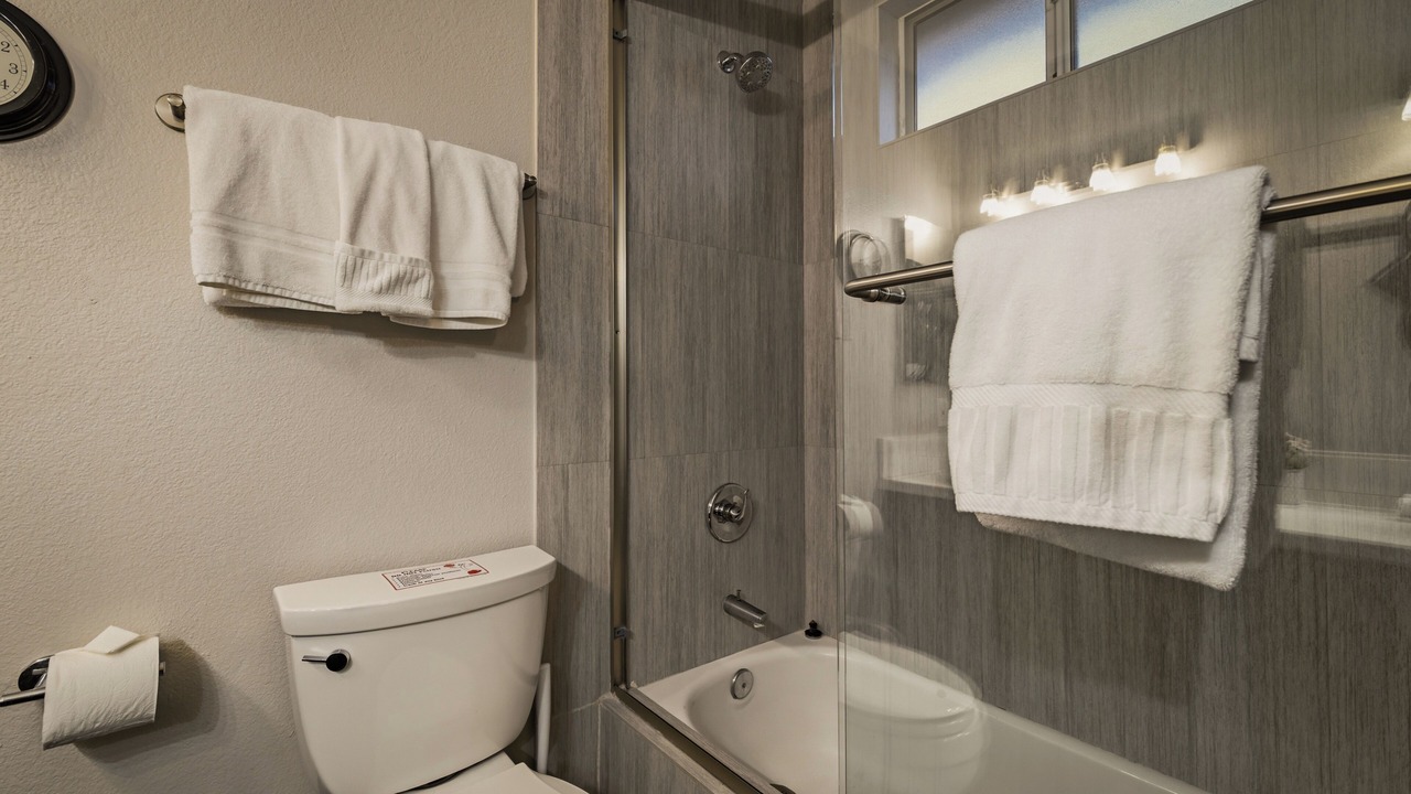 Photo of Bathroom in Canyon Gate Master