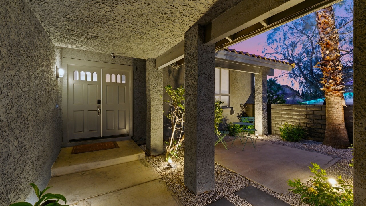 Photo of Patio Balcony in Canyon Gate Master