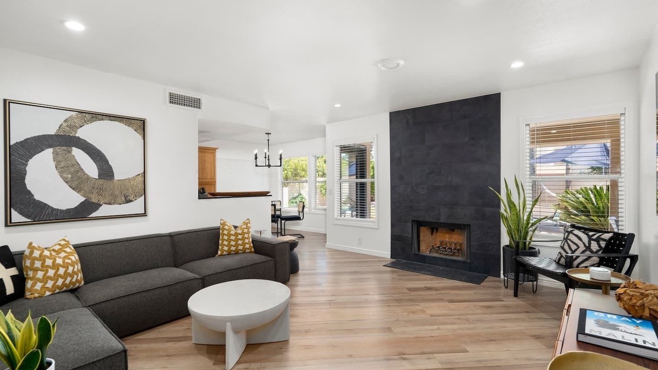 Photo of Livingroom in Honeyridge Manor