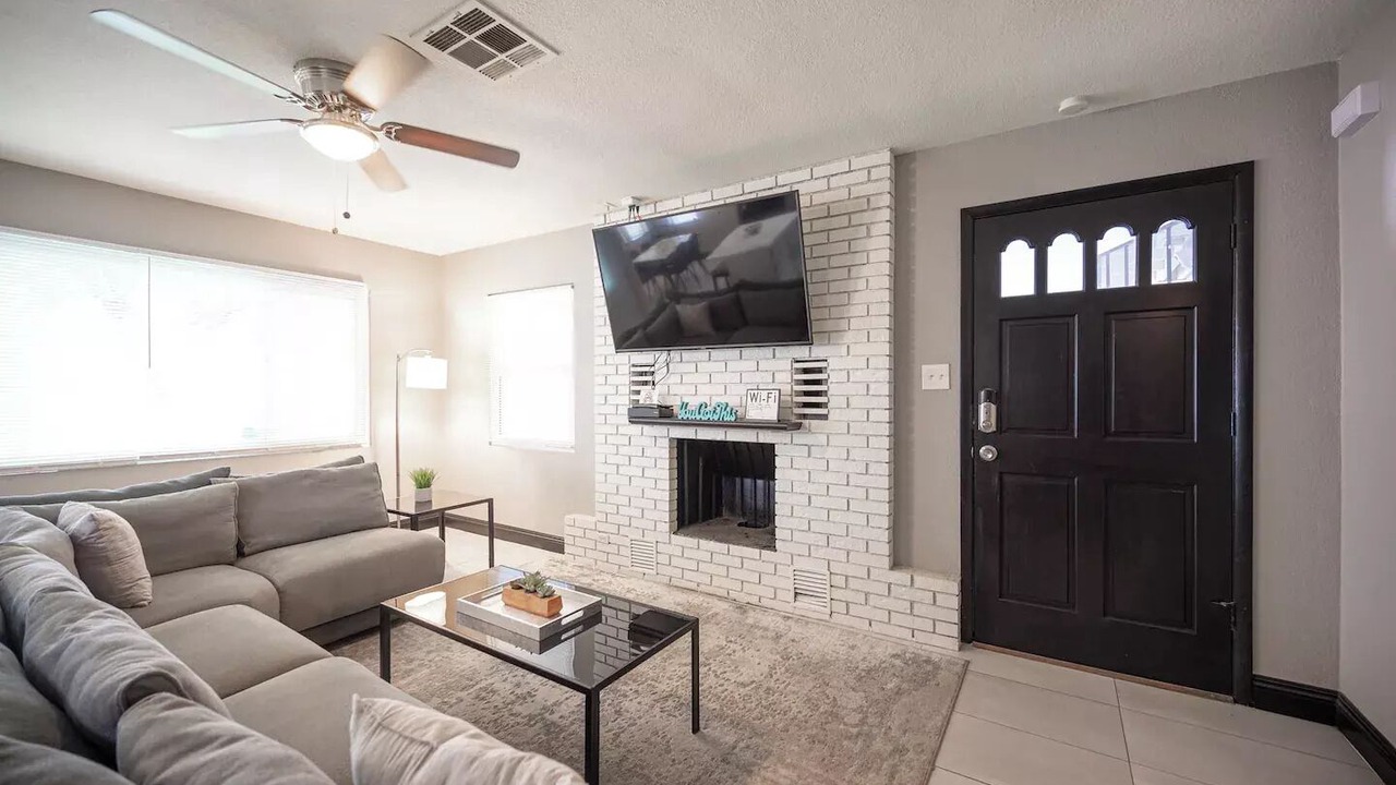 Photo of Livingroom in Townsite