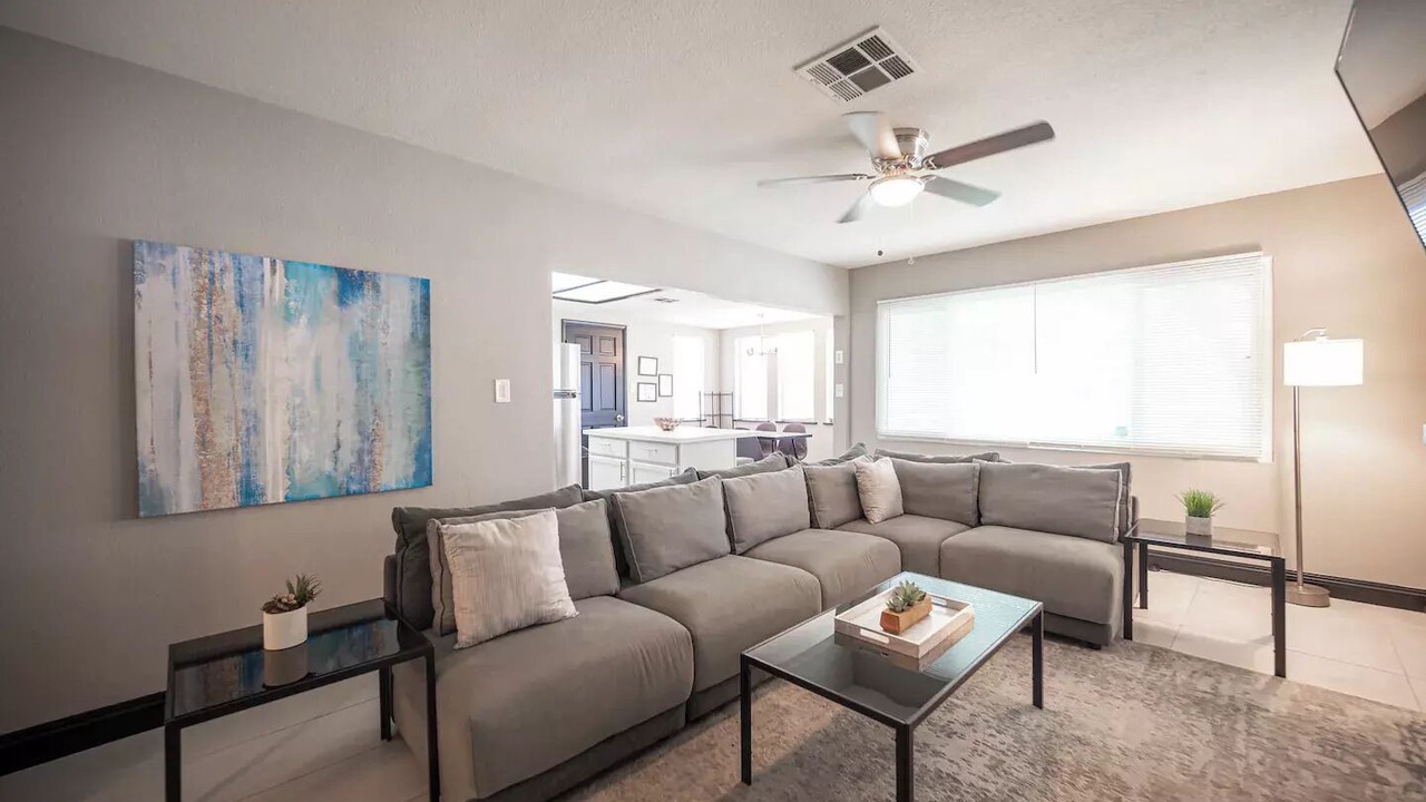 Photo of Livingroom in Townsite