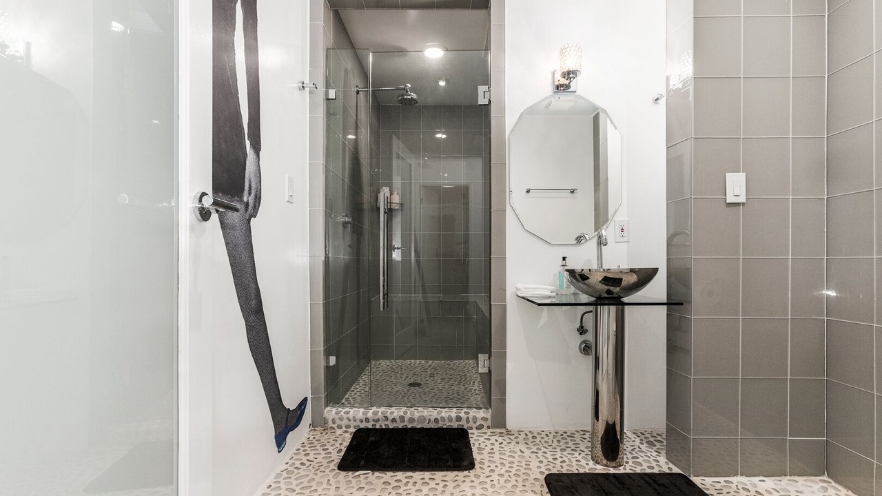Photo of Bathroom in Hollywood Hills West