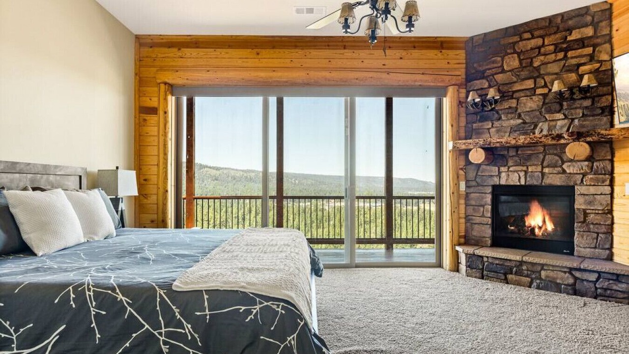 Photo of Livingroom in Castle Glen Estates