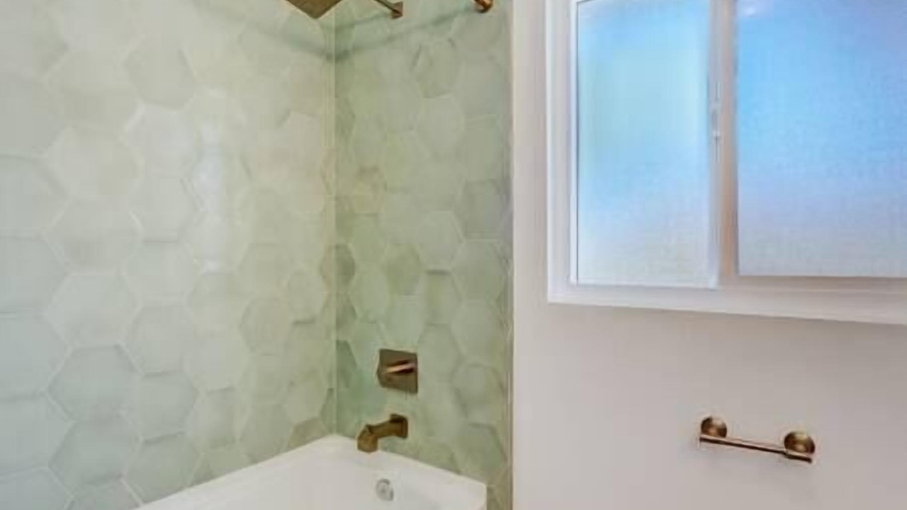 Photo of Bathroom in Lincoln Acres