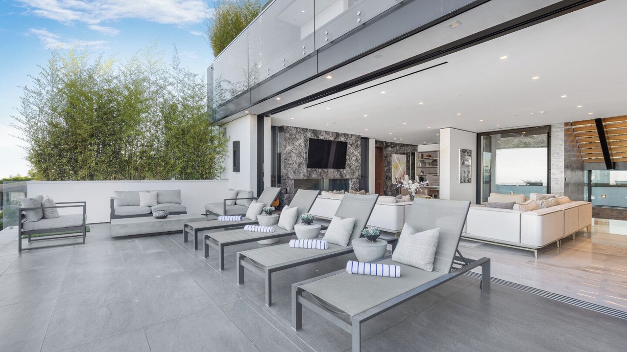 Photo of Patio Balcony in The Bird Streets