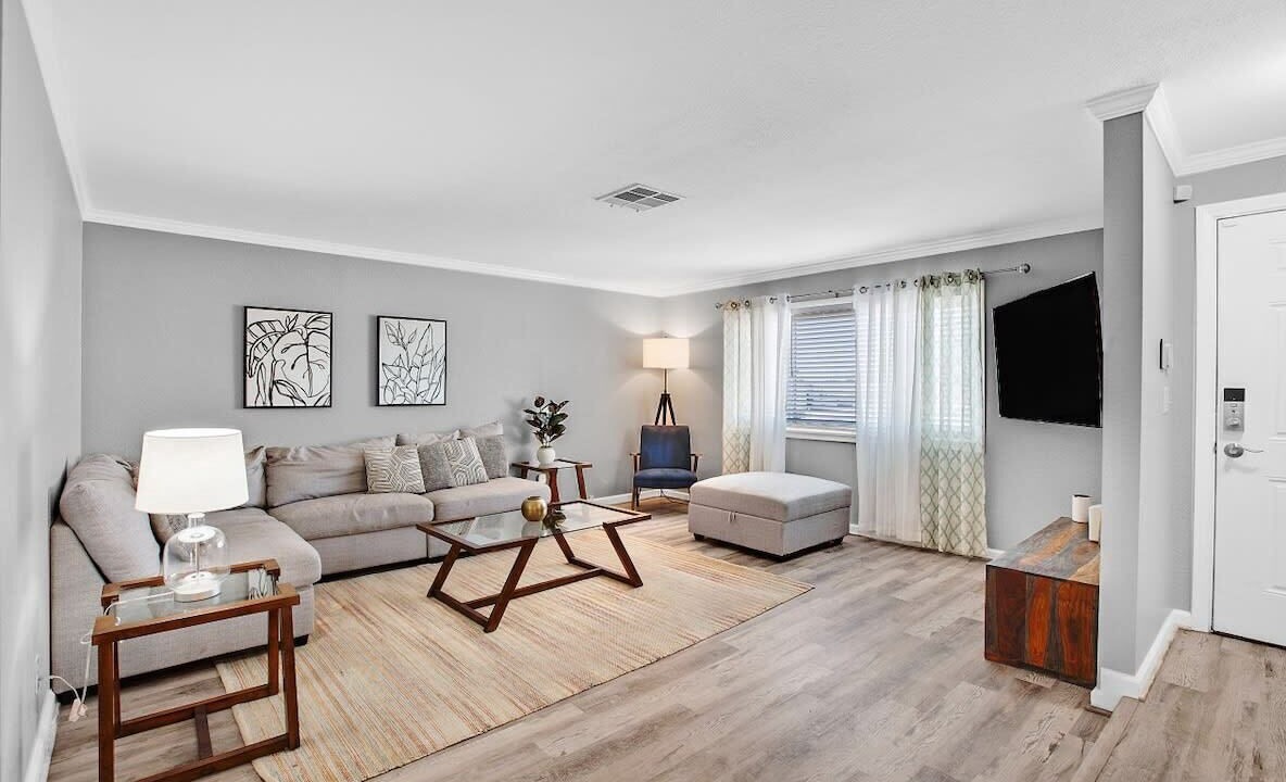 Photo of Livingroom in Highland Hills