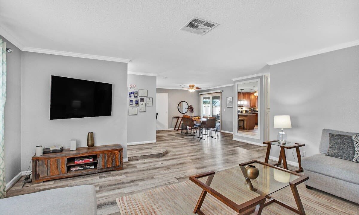 Photo of Livingroom in Highland Hills