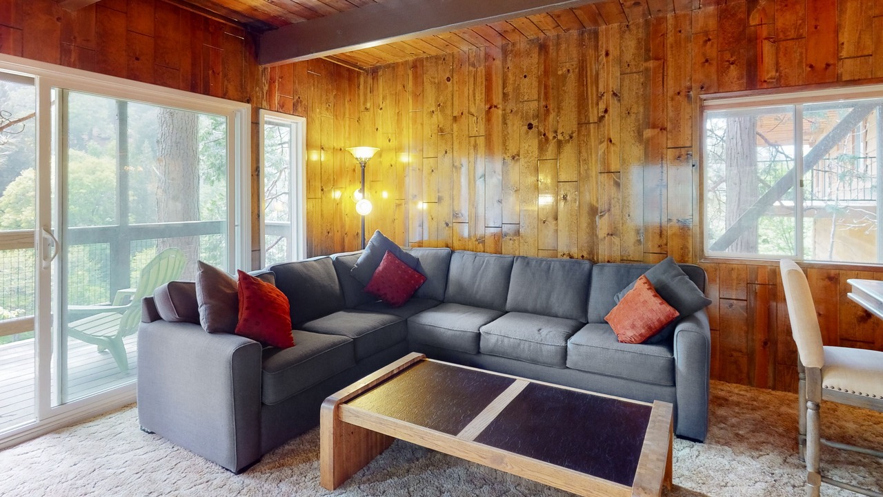 Photo of Livingroom in Blue Jay