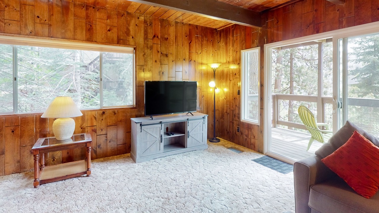 Photo of Livingroom in Blue Jay