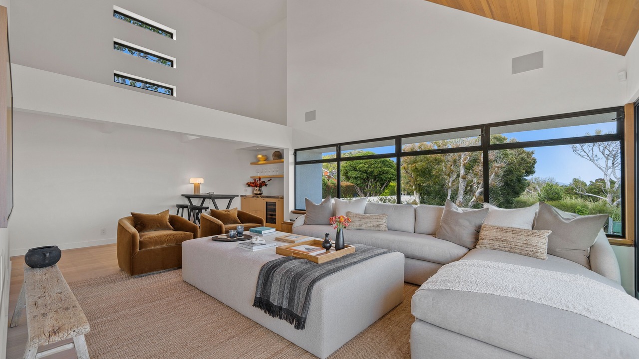 Photo of Livingroom in Central Malibu