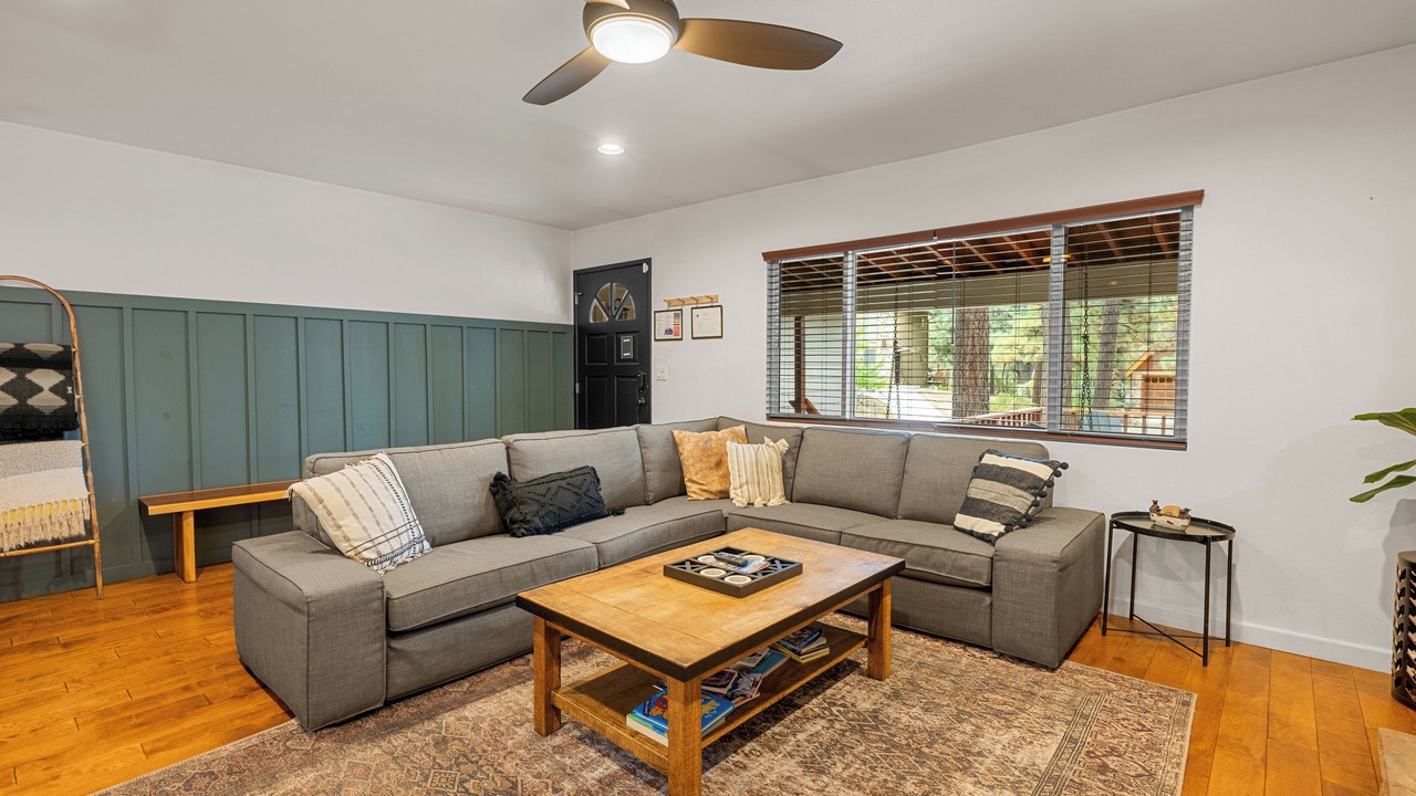 Photo of Livingroom in Summit Estates