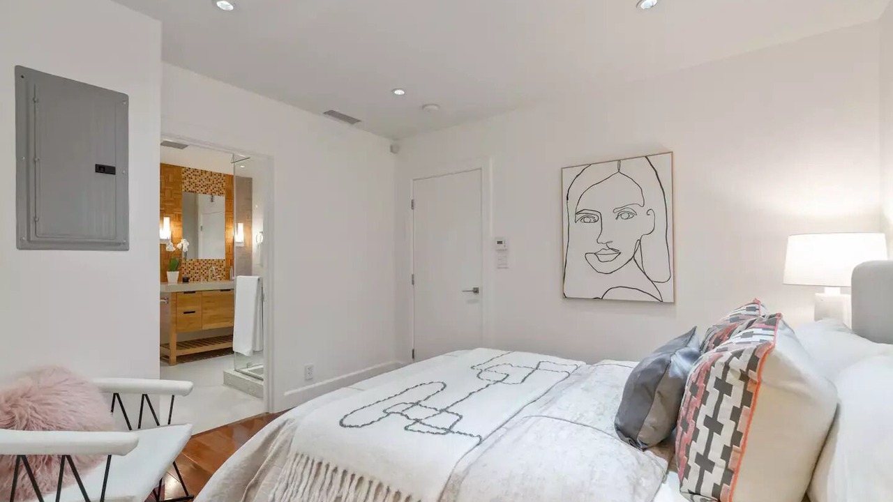 Photo of Bedroom in Beverly Grove