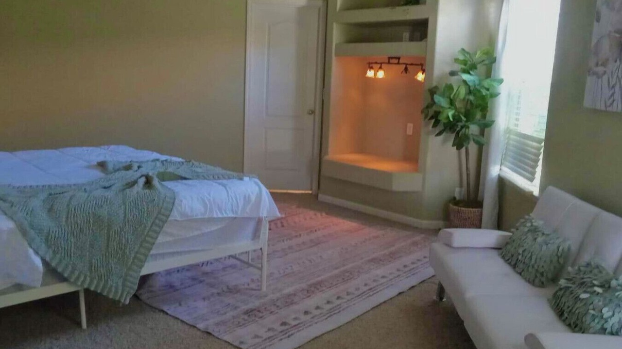 Photo of Bedroom in Raisin