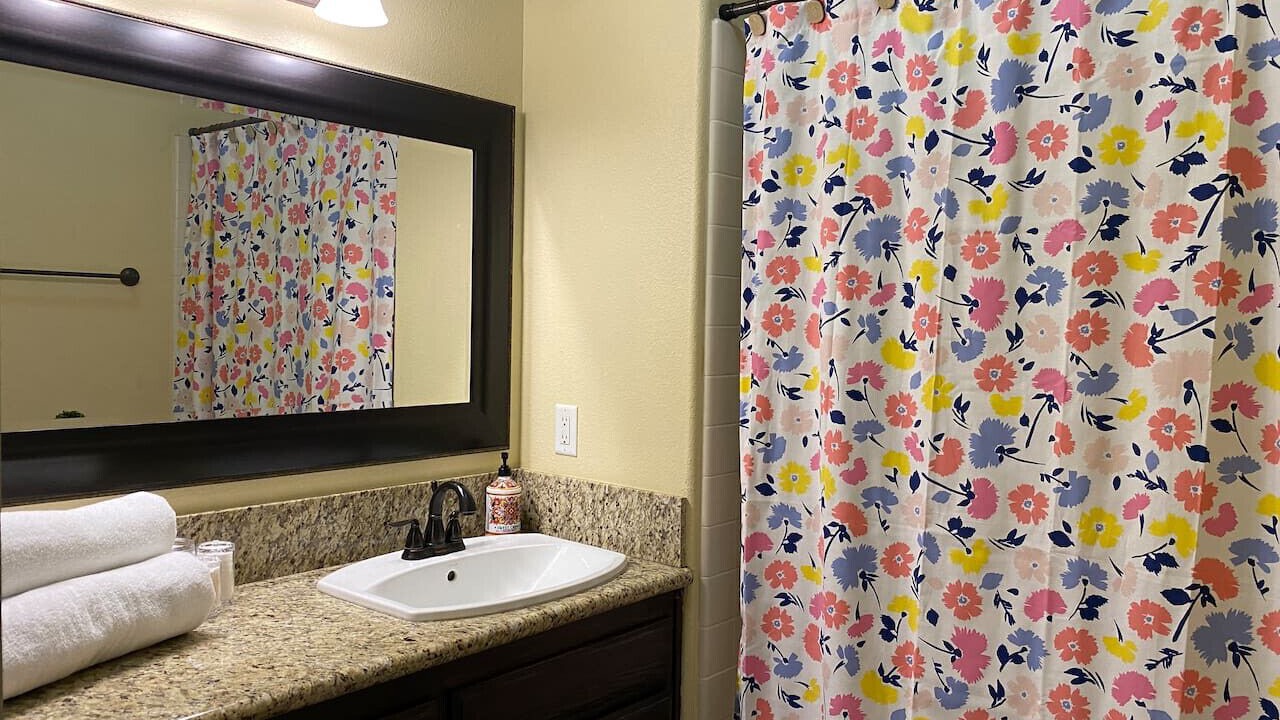 Photo of Bathroom in Raisin