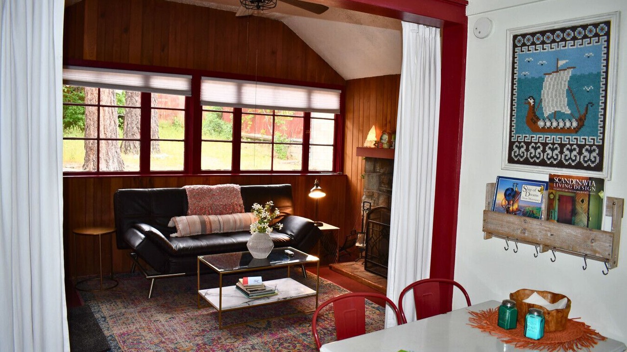 Photo of Livingroom in Wrightwood