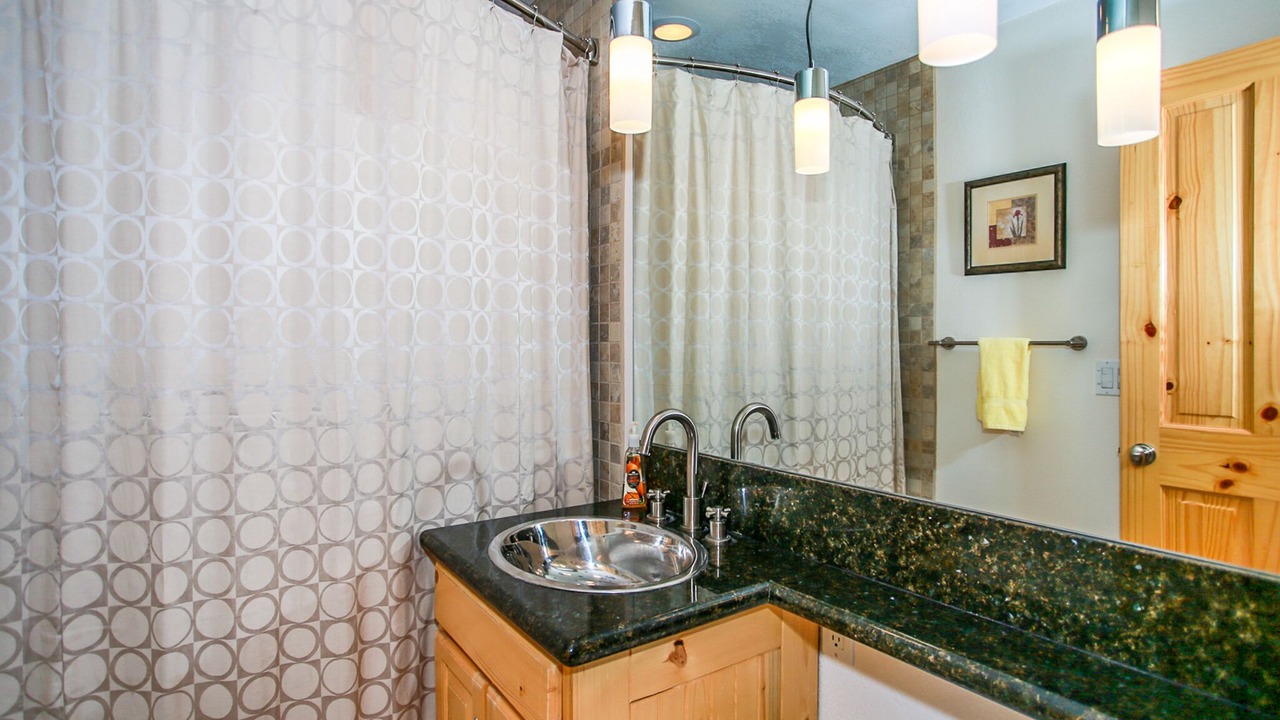 Photo of Bathroom in Summit Estates