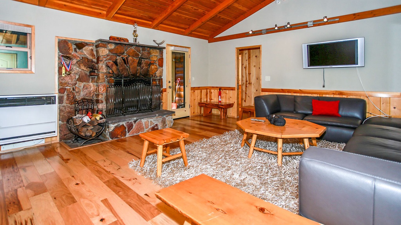 Photo of Livingroom in Summit Estates
