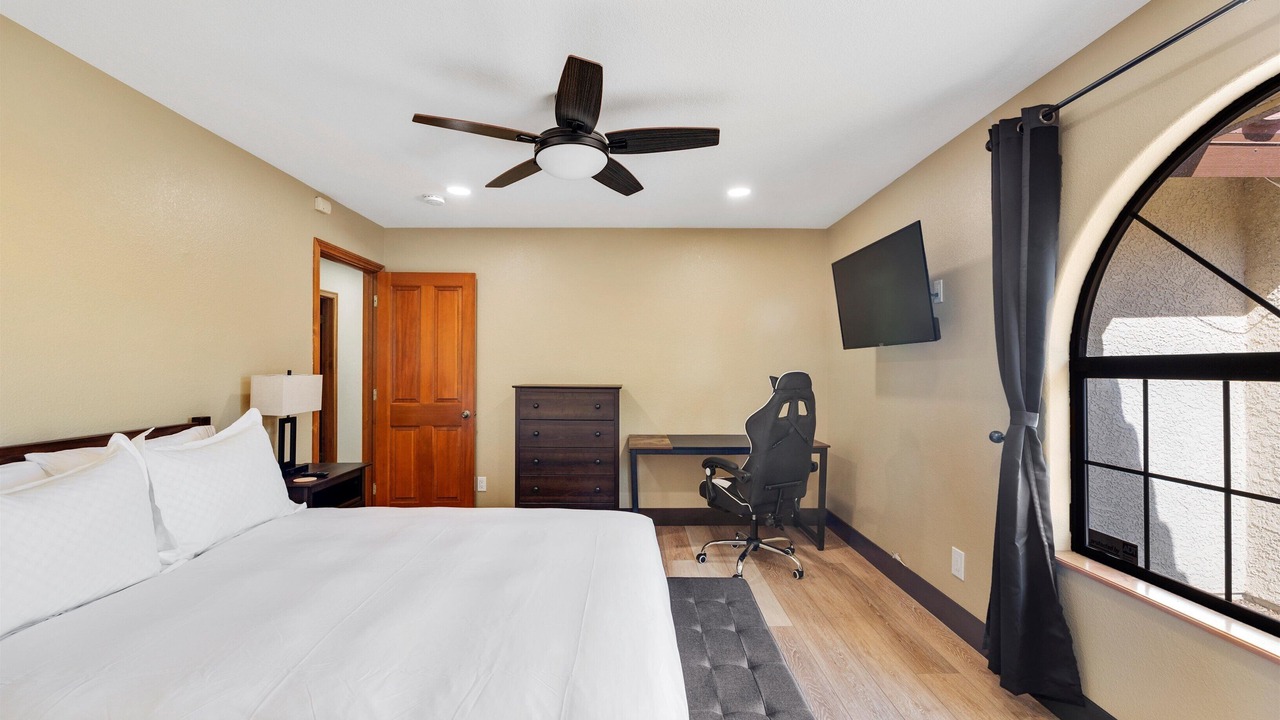 Photo of Bedroom in Enterprise