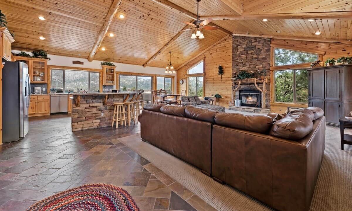 Photo of Livingroom in Castle Glen Estates