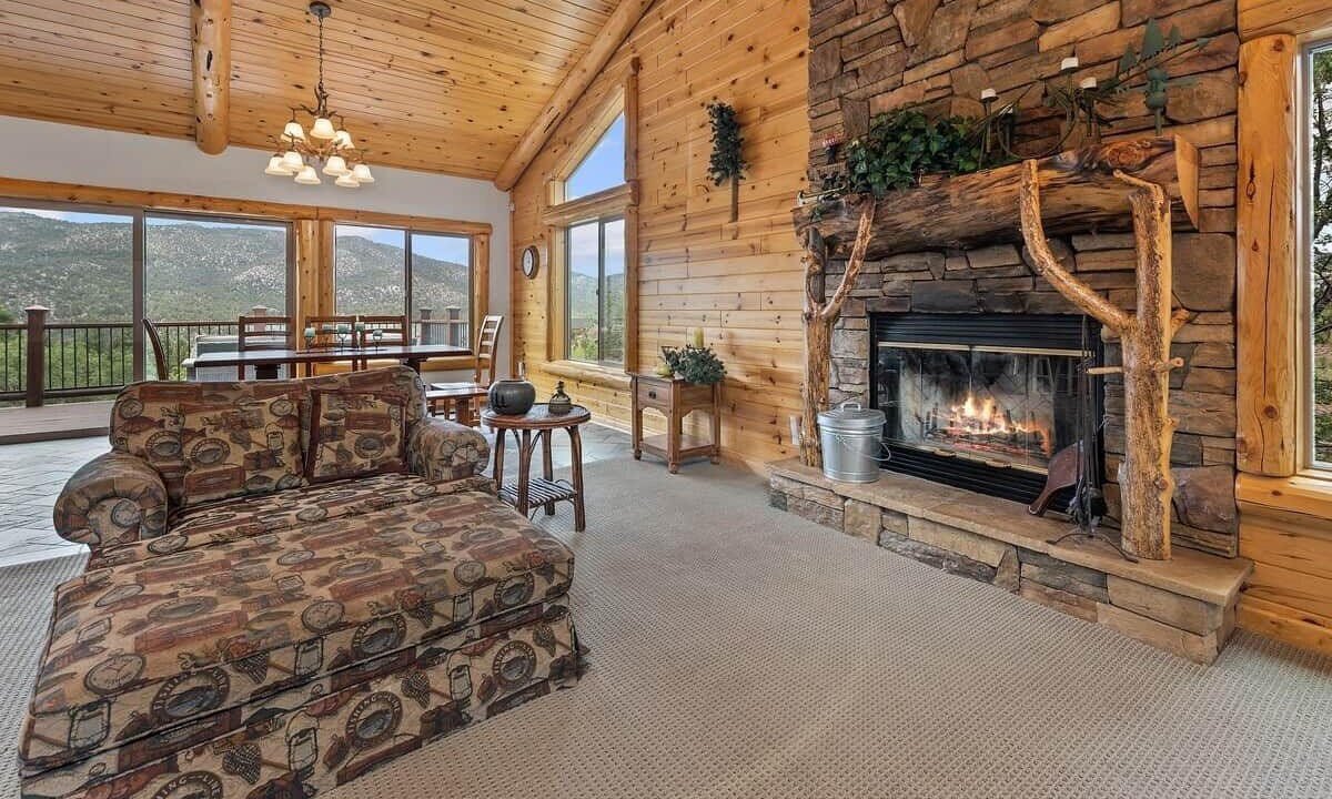 Photo of Livingroom in Castle Glen Estates