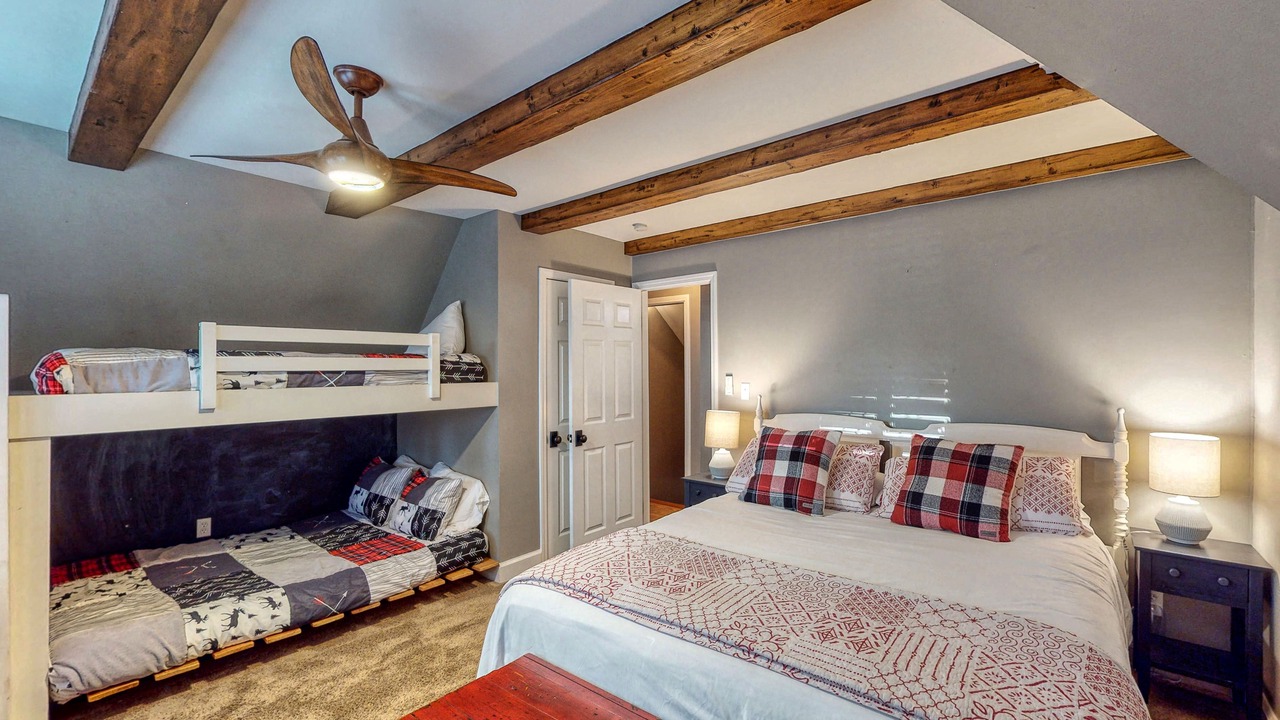 Photo of Bedroom in Lake Arrowhead
