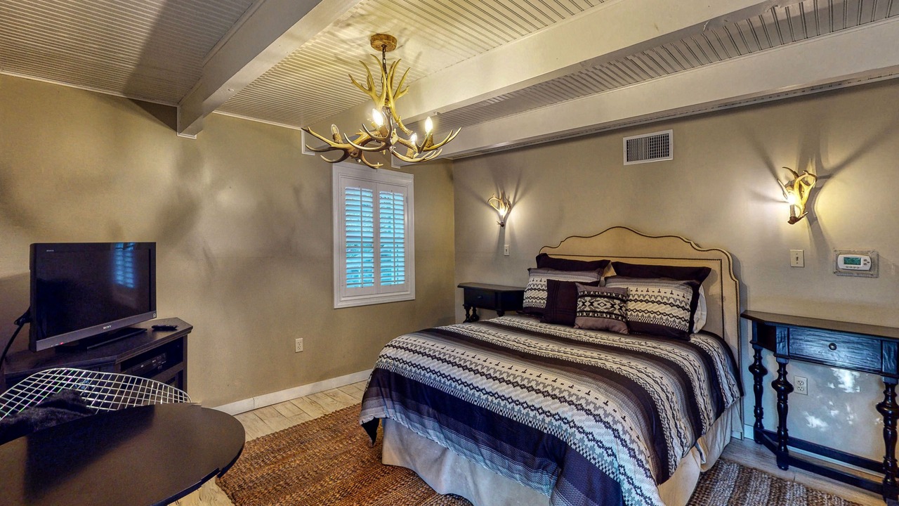 Photo of Bedroom in Lake Arrowhead