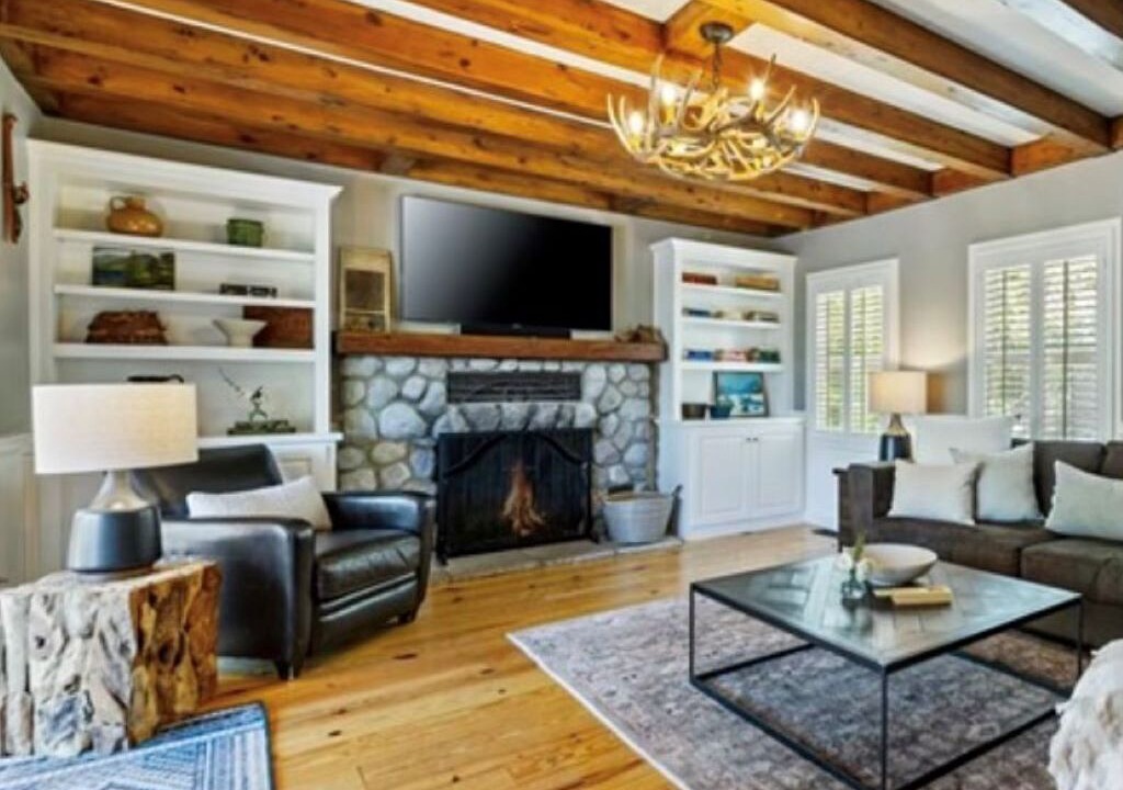 Photo of Livingroom in Lake Arrowhead