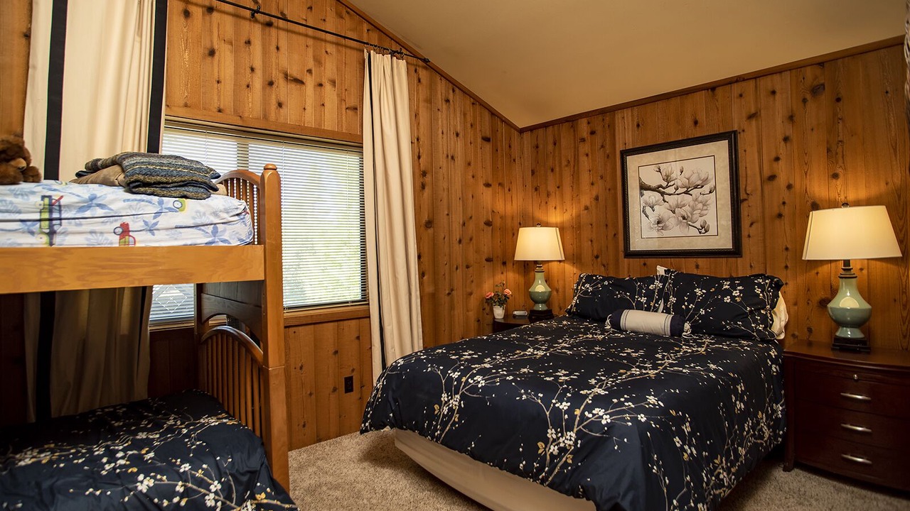 Photo of Bedroom in Idyllwild