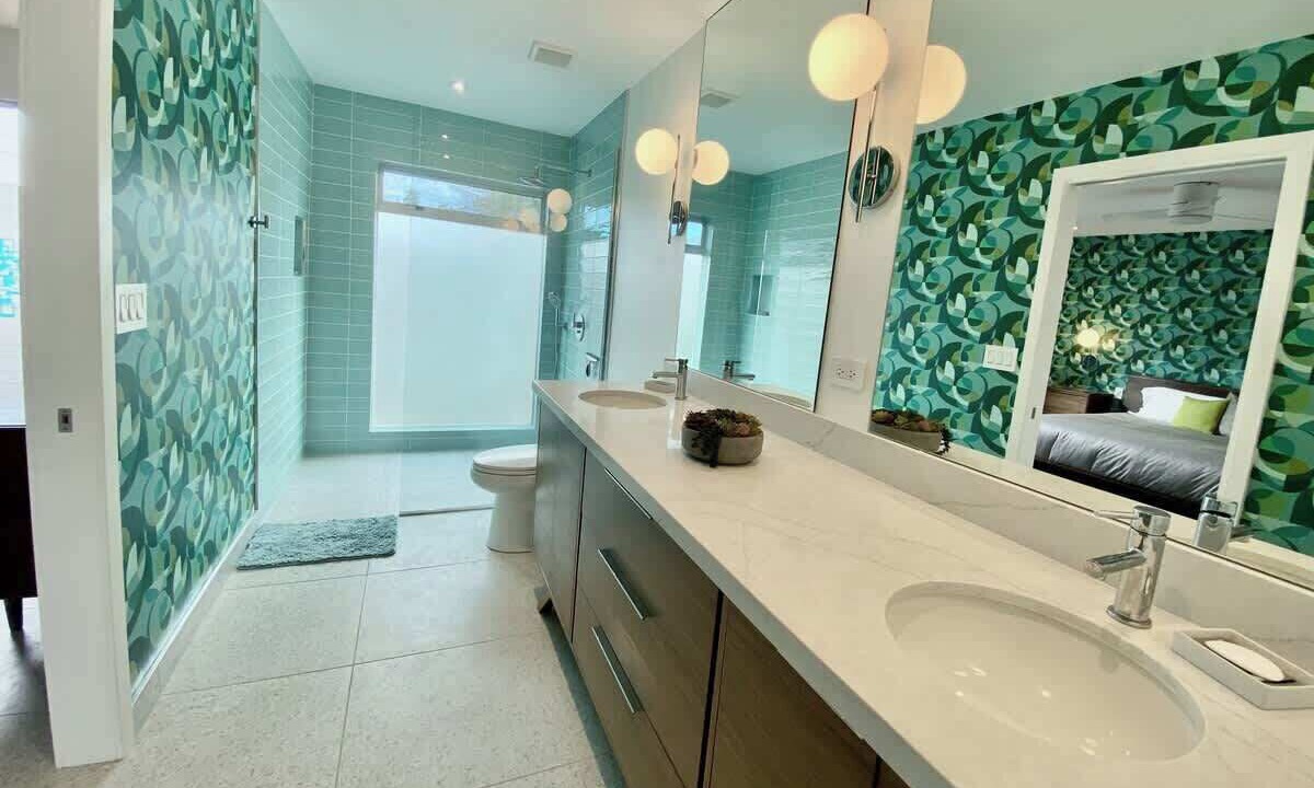 Photo of Bathroom in Canyon Corridor