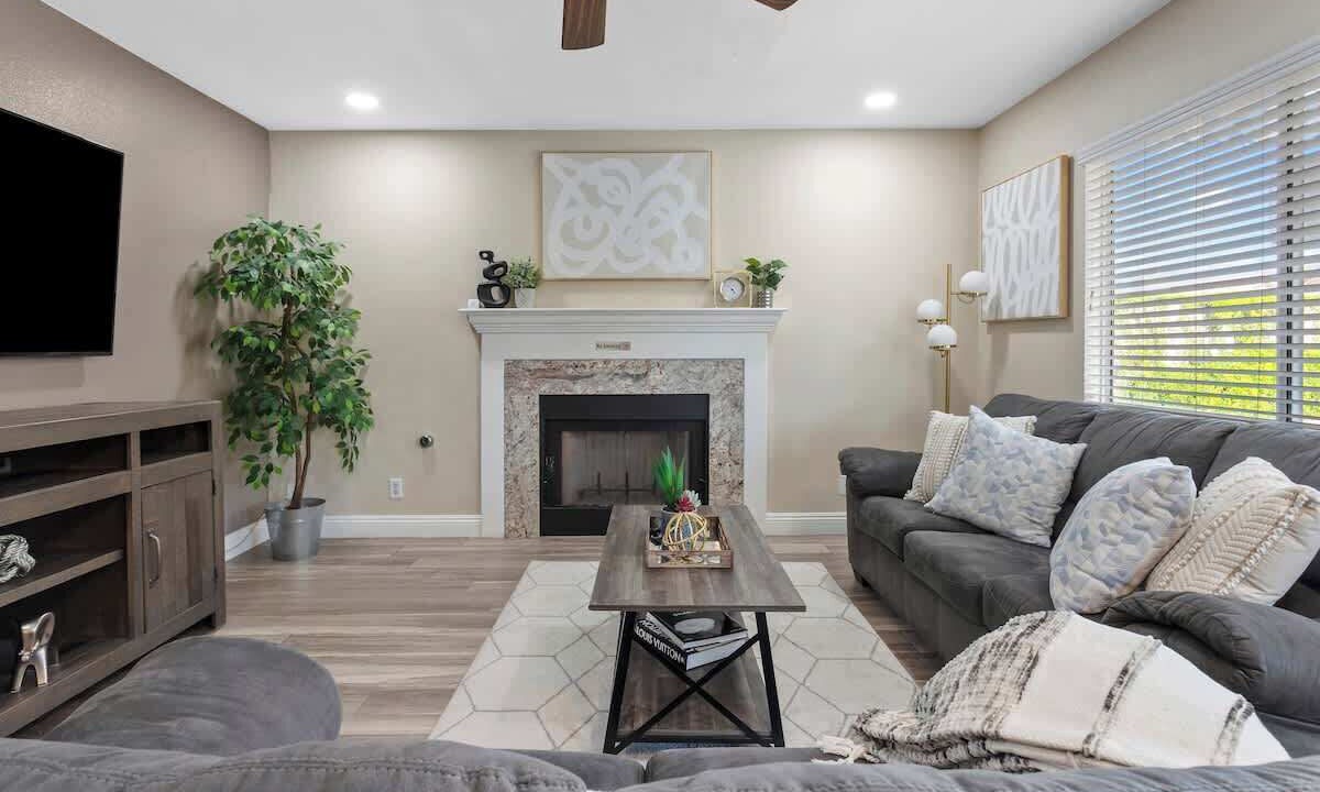 Photo of Livingroom in Green Valley