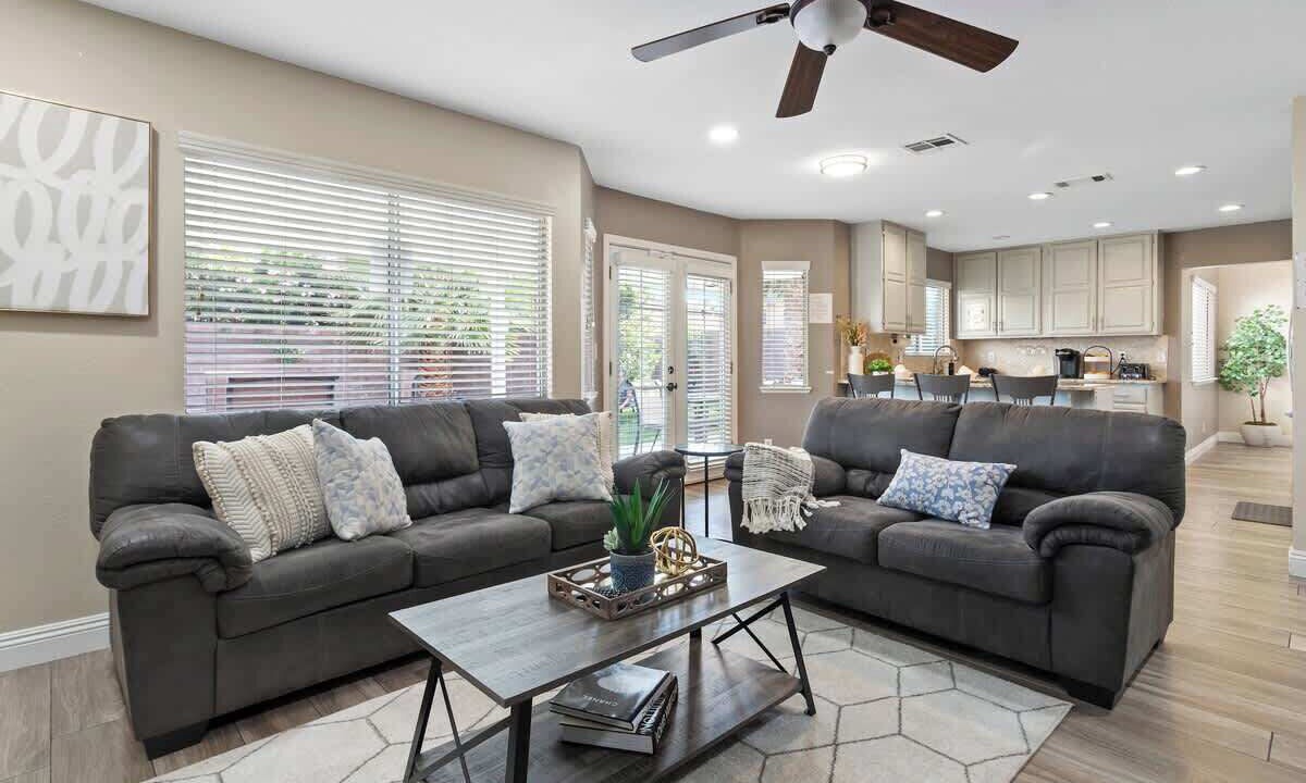 Photo of Livingroom in Green Valley