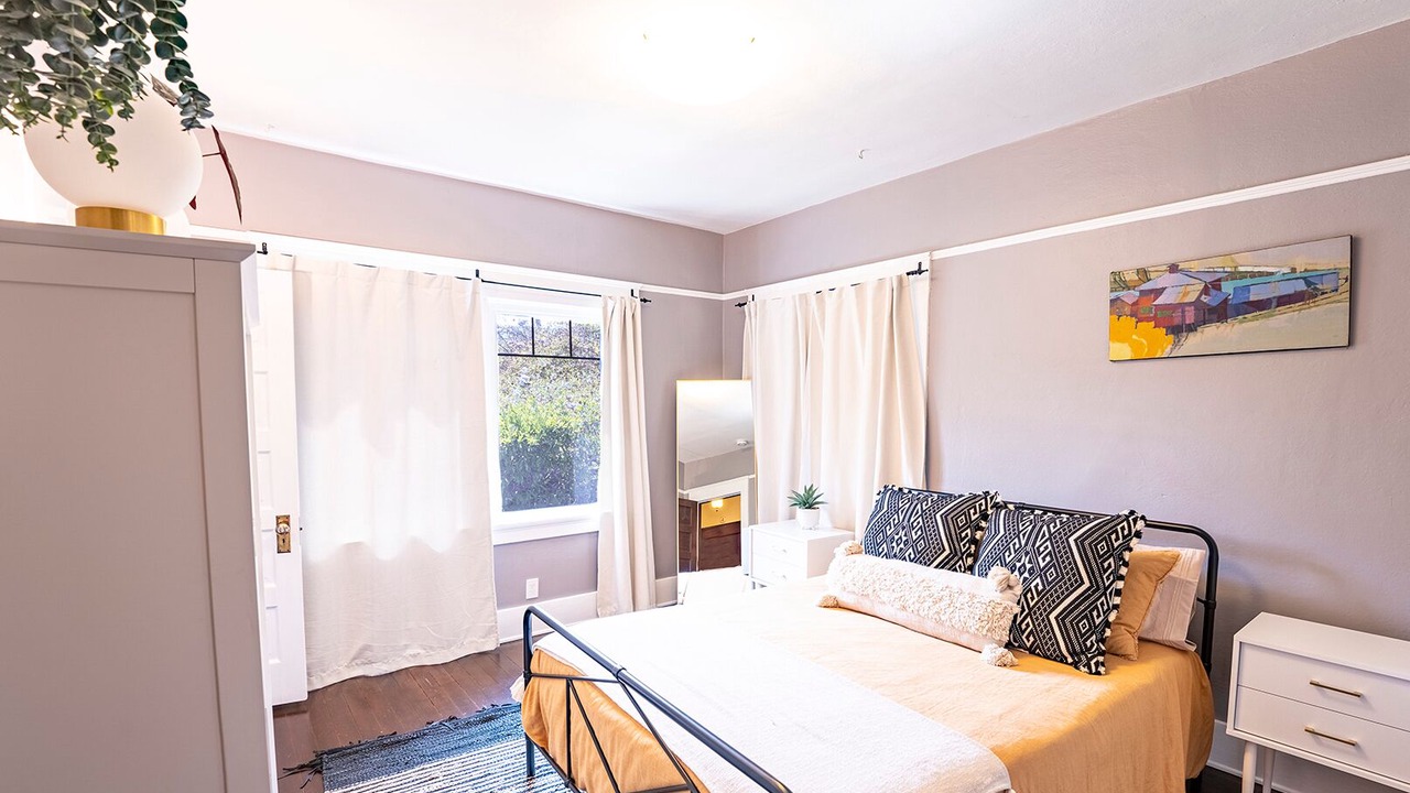 Photo of Bedroom in Hollywood Heights