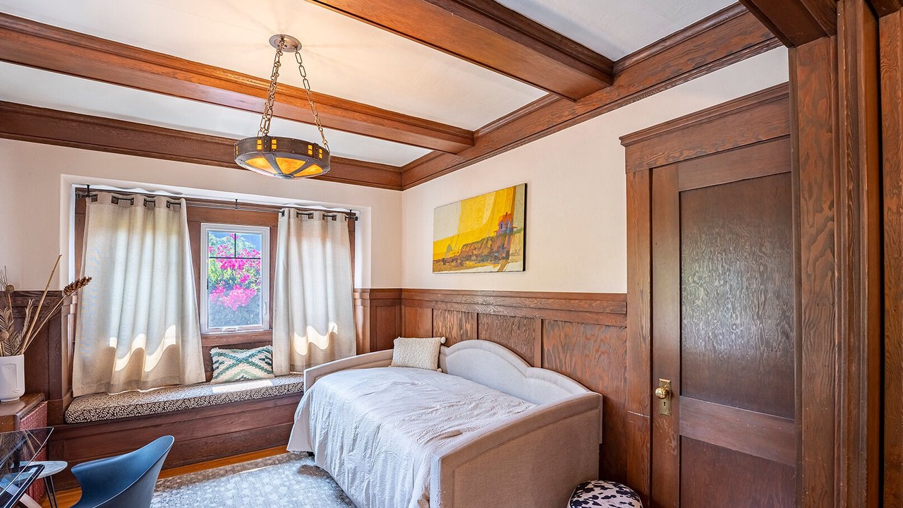 Photo of Bedroom in Hollywood Heights