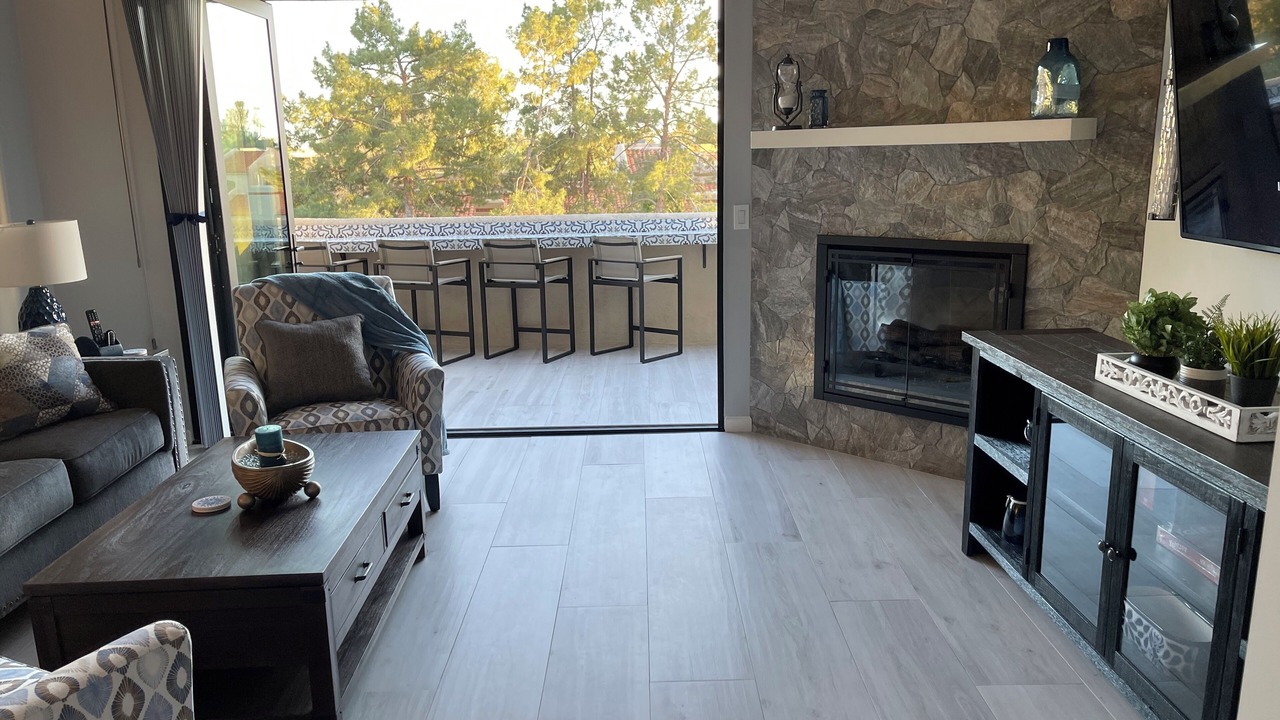 Photo of Livingroom in Colony Biltmore