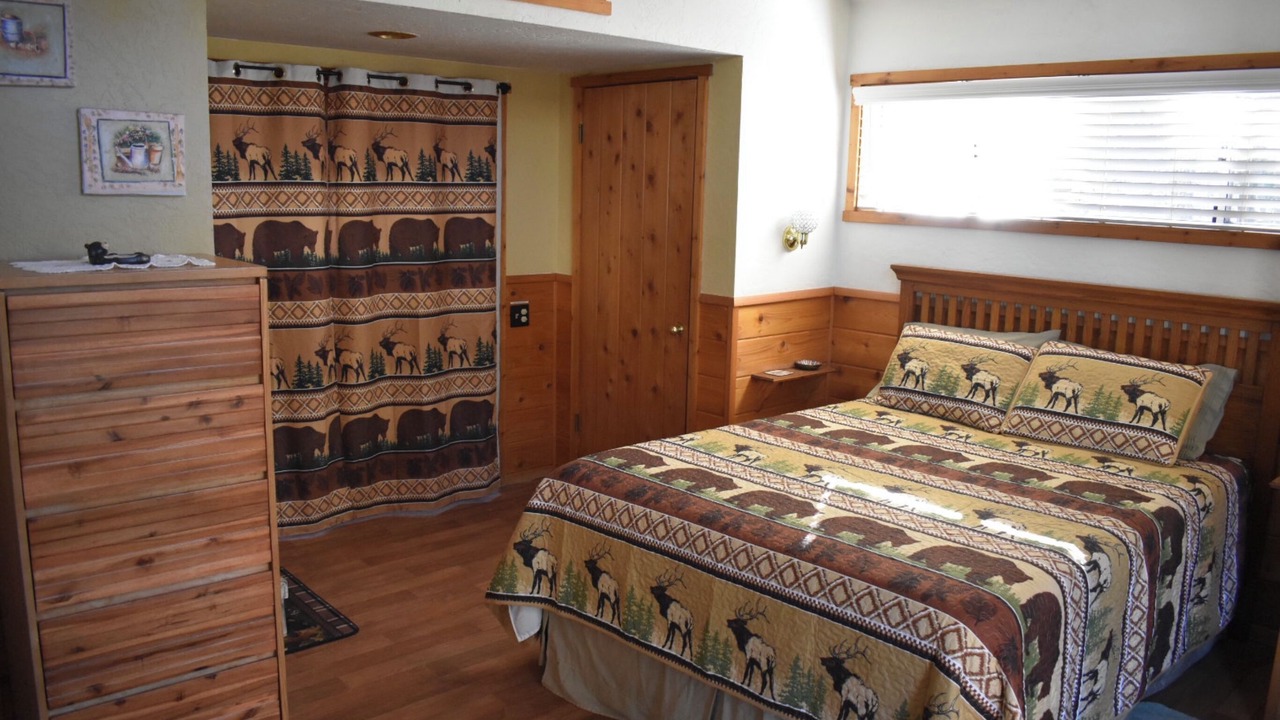 Photo of Bedroom in Idyllwild