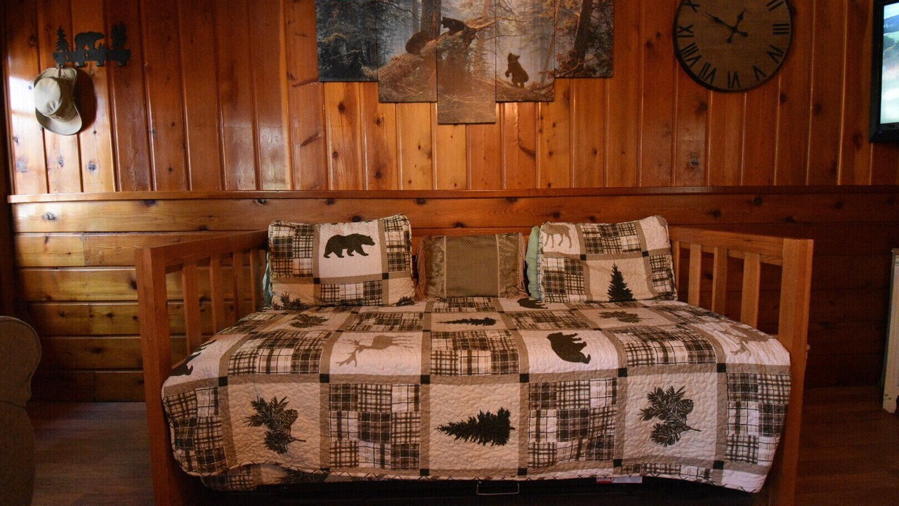Photo of Bedroom in Idyllwild