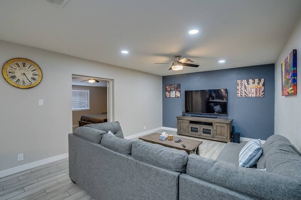 Photo of Livingroom in New Papago Parkway