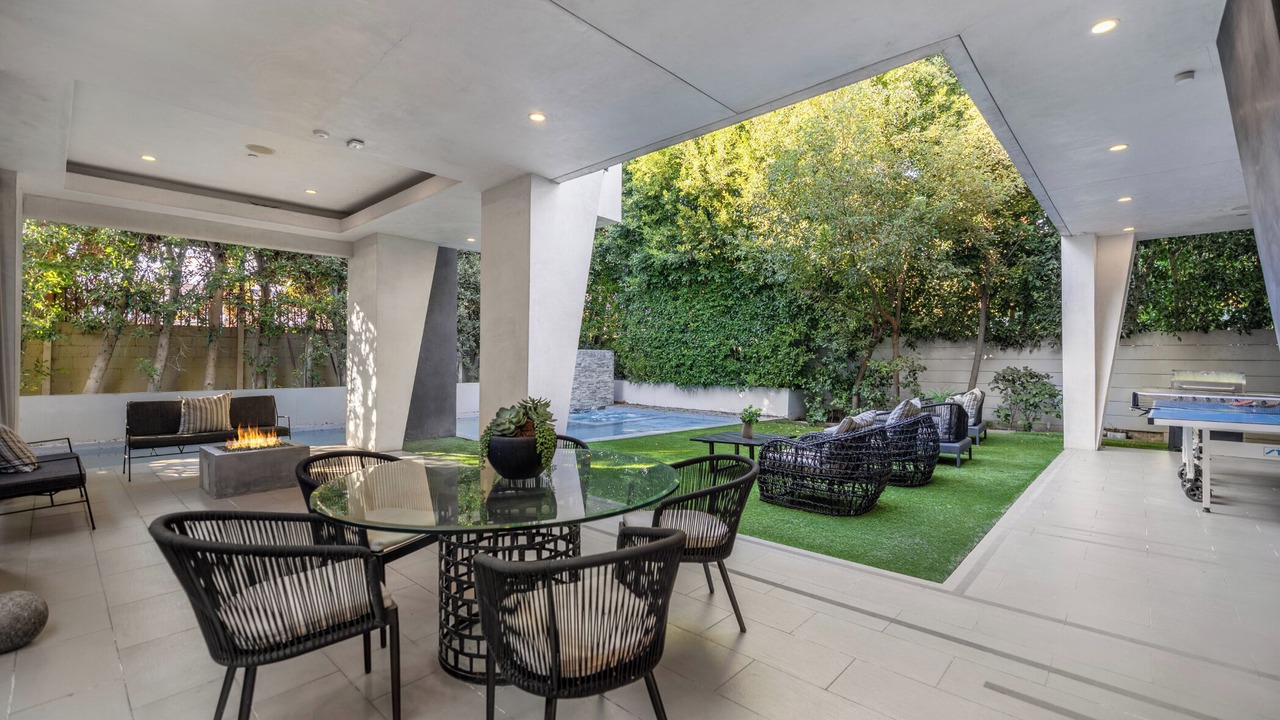 Photo of Outdoor in Beverly Grove